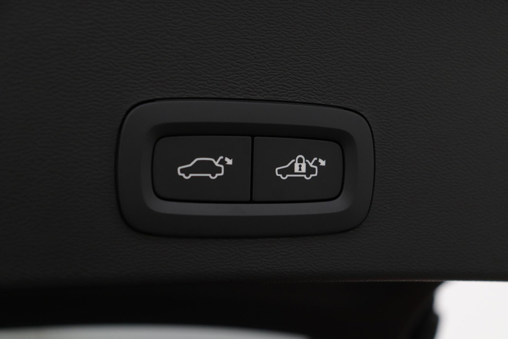 Volvo XC40 2.0 B3 Plus Dark | Harman/Kardon | ACC | 360° Camera | Memory | Keyless | Stoel+Stuurverwarming
