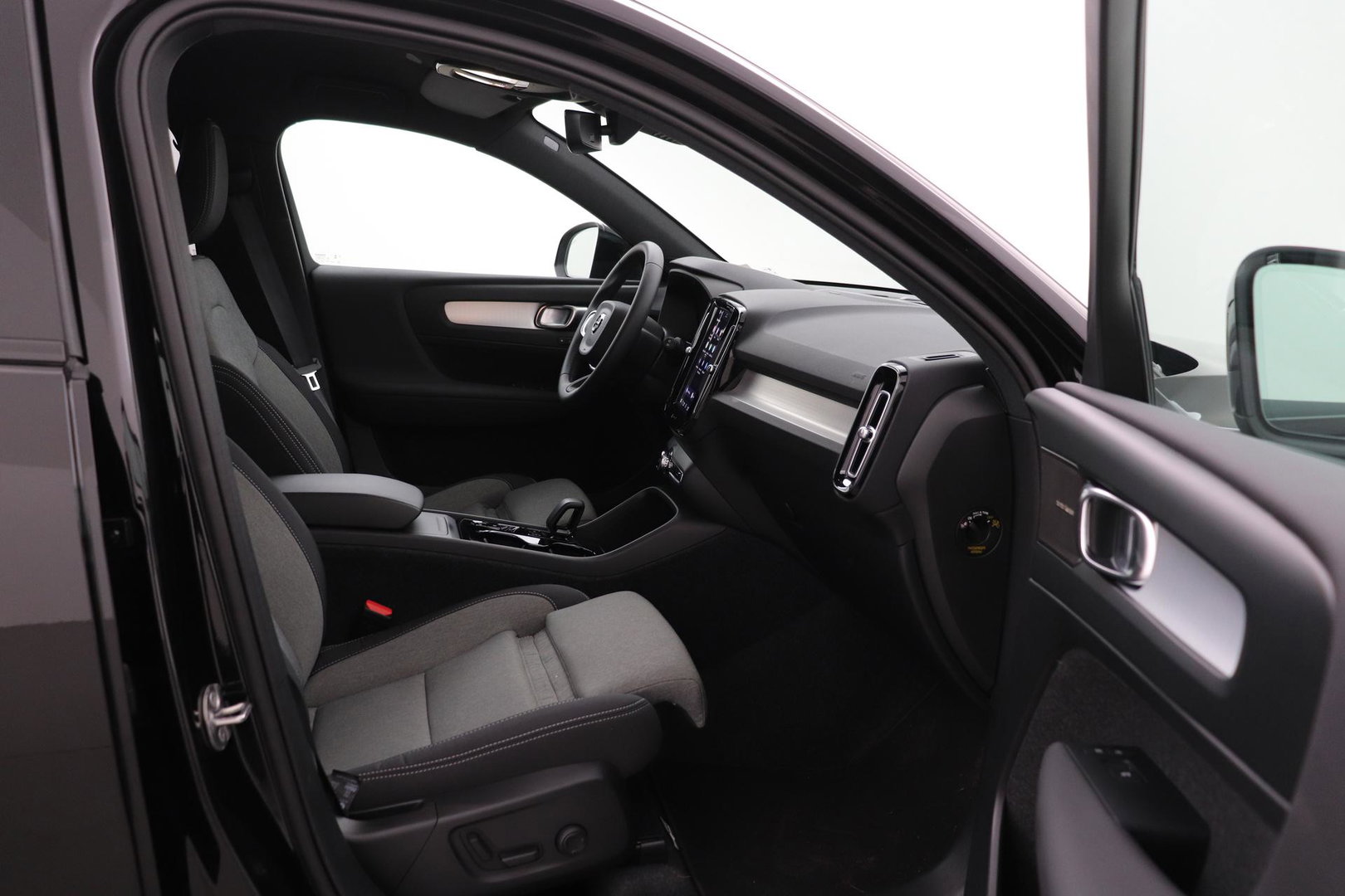 Volvo XC40 2.0 B3 Plus Dark | Harman/Kardon | ACC | 360° Camera | Memory | Keyless | Stoel+Stuurverwarming
