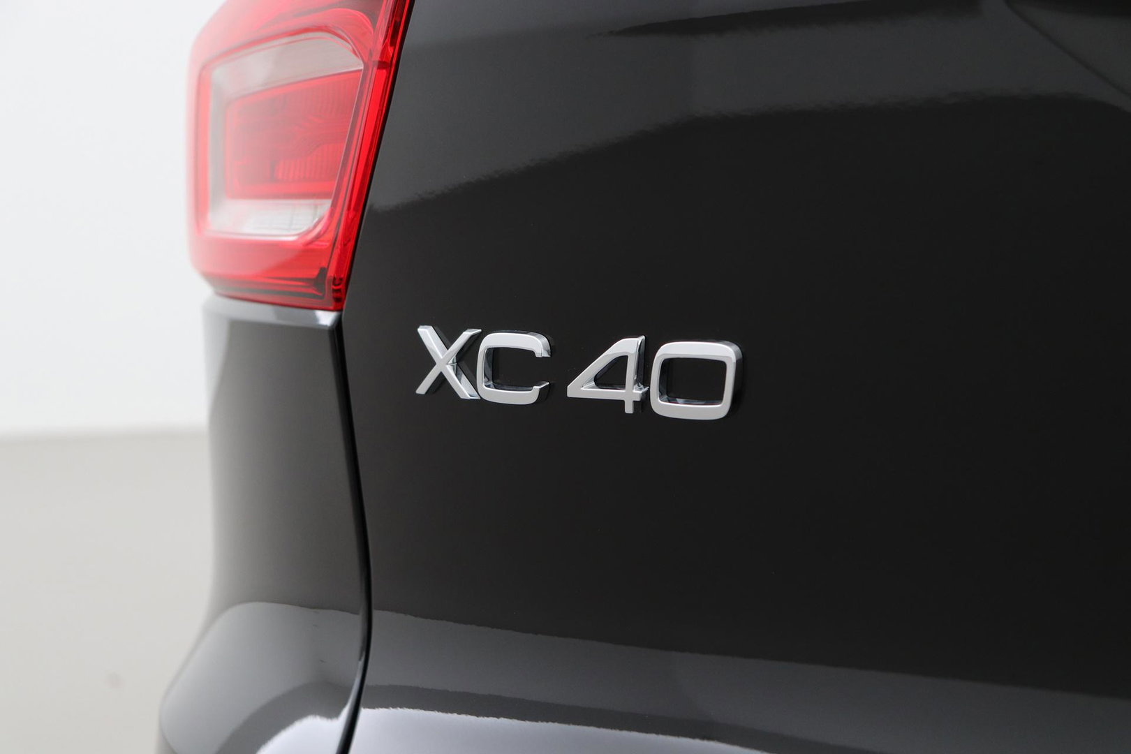 Volvo XC40 2.0 B3 Plus Dark | Harman/Kardon | ACC | 360° Camera | Memory | Keyless | Stoel+Stuurverwarming