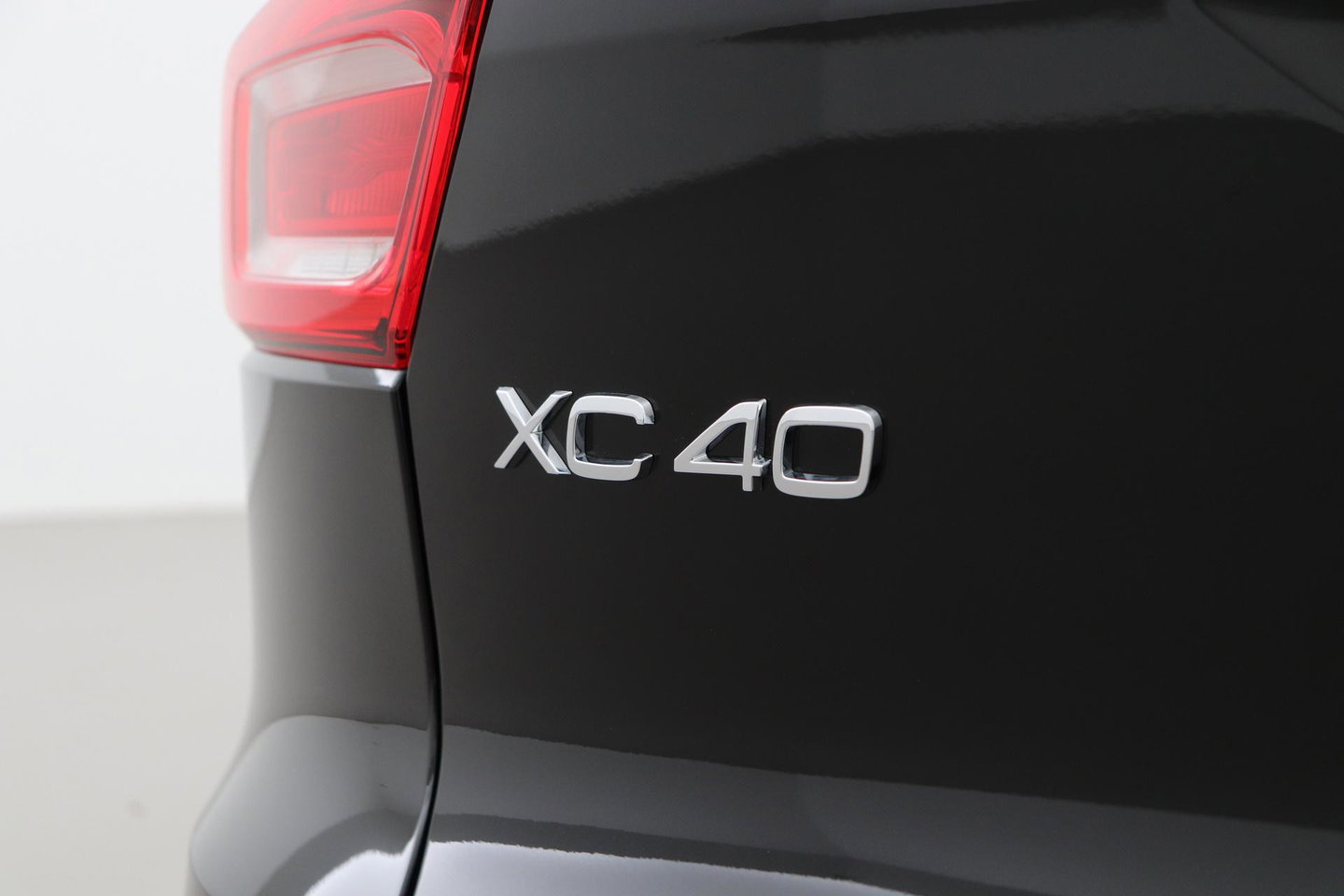 Volvo XC40 2.0 B3 Plus Dark | Harman/Kardon | ACC | 360° Camera | Memory | Keyless | Stoel+Stuurverwarming