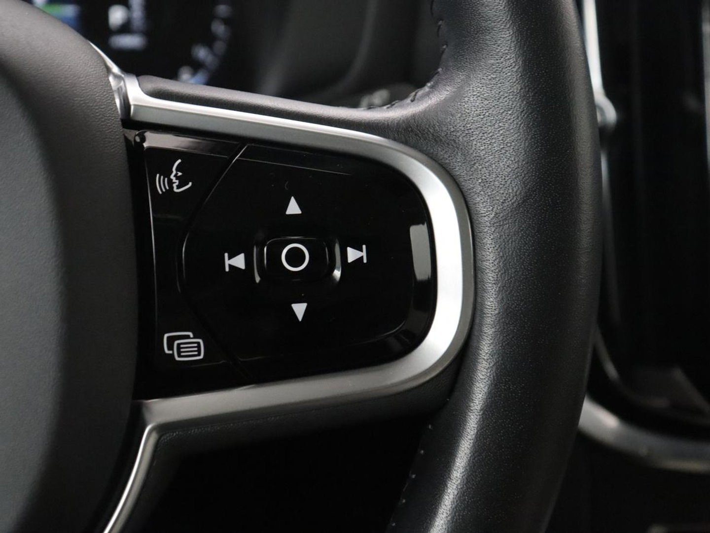 Volvo V60 2.0 T8 Twin Engine AWD R-Design | Apple Carplay | LED | Navigatie |