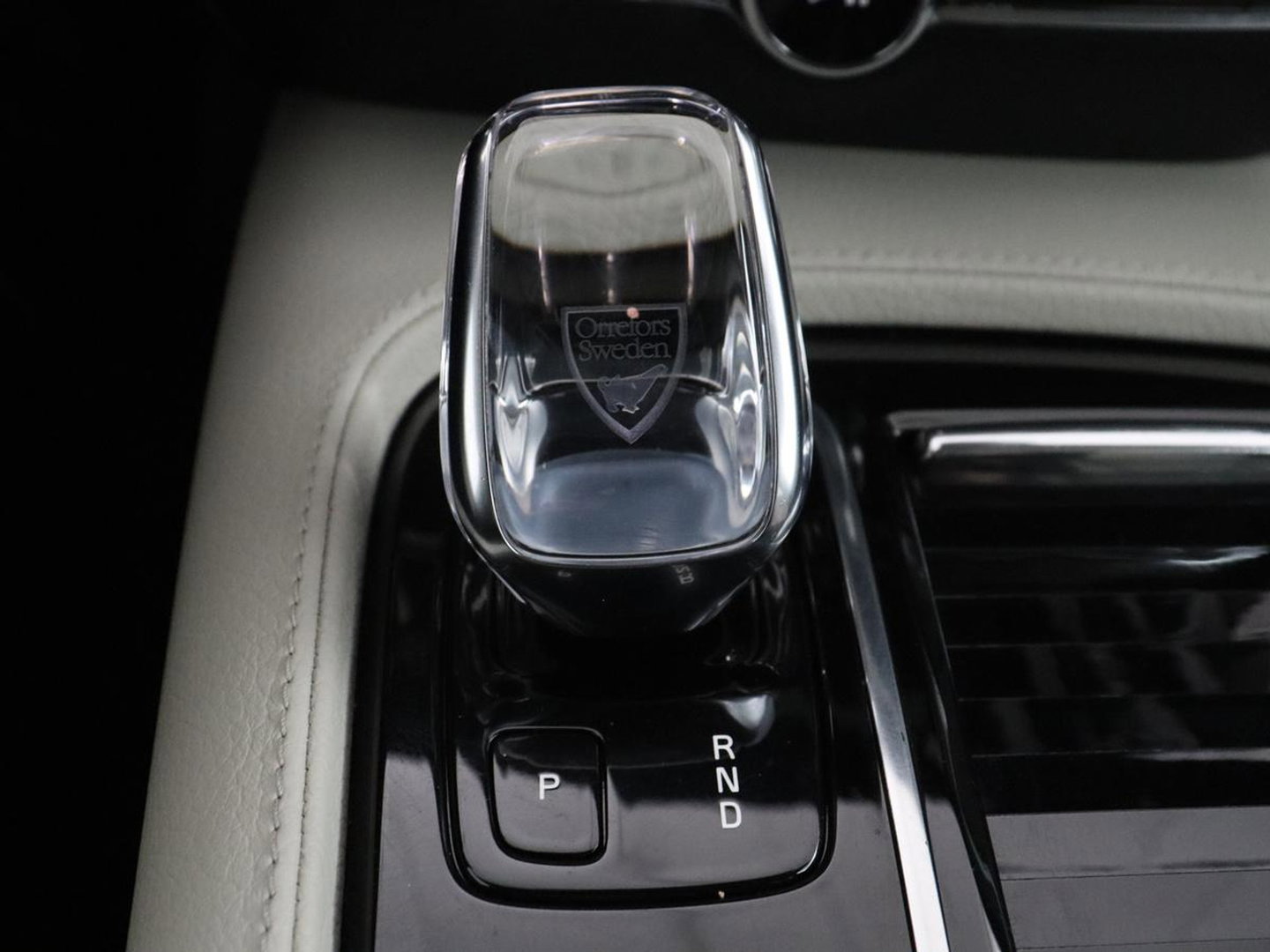 Volvo V60 2.0 T8 Twin Engine AWD R-Design | Apple Carplay | LED | Navigatie |
