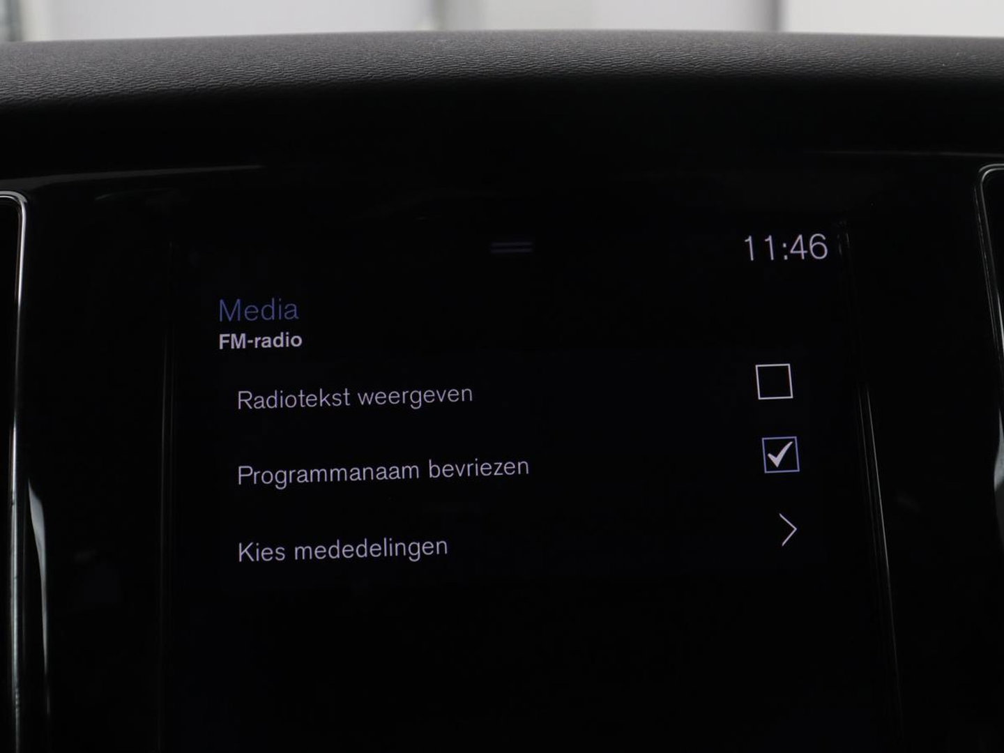 Volvo V60 2.0 T8 Twin Engine AWD R-Design | Apple Carplay | LED | Navigatie |