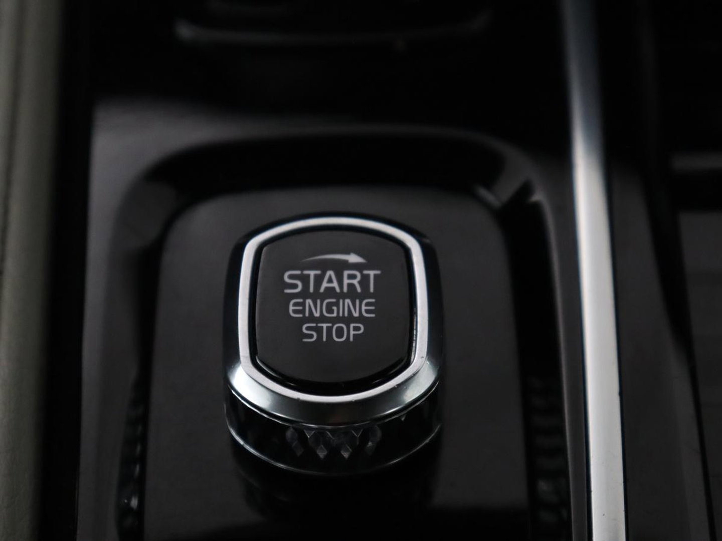 Volvo V60 2.0 T8 Twin Engine AWD R-Design | Apple Carplay | LED | Navigatie |