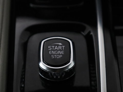 Volvo V60 2.0 T8 Twin Engine AWD R-Design | Apple Carplay | LED | Navigatie |