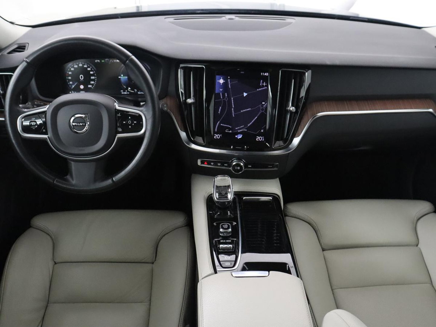 Volvo V60 2.0 T8 Twin Engine AWD R-Design | Apple Carplay | LED | Navigatie |