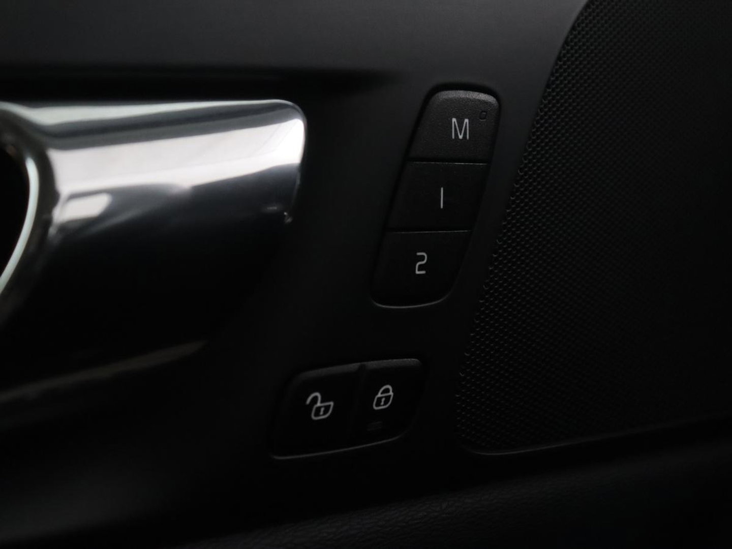 Volvo V60 2.0 T8 Twin Engine AWD R-Design | Apple Carplay | LED | Navigatie |