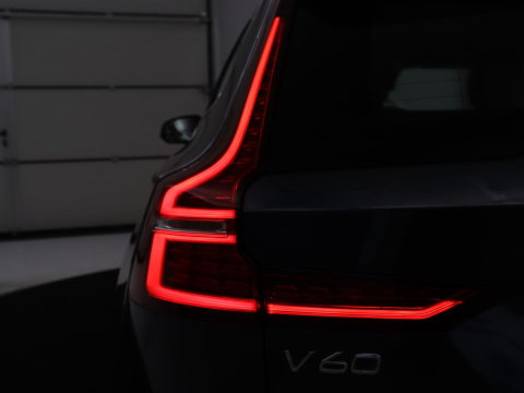 Volvo V60 2.0 T8 Twin Engine AWD R-Design | Apple Carplay | LED | Navigatie |