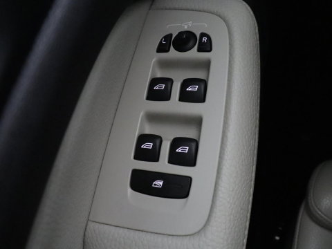Volvo V60 2.0 T8 Twin Engine AWD R-Design | Apple Carplay | LED | Navigatie |