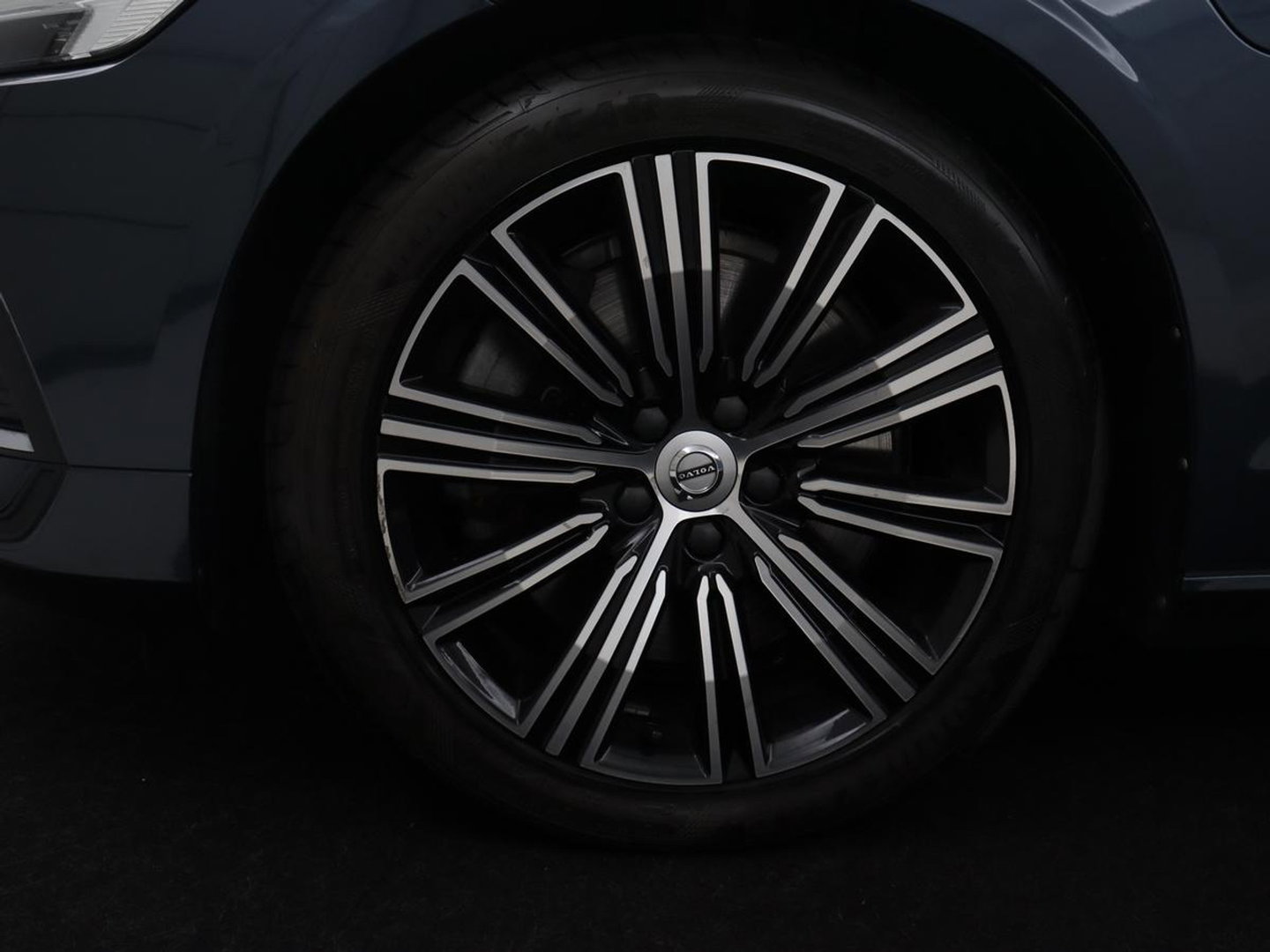 Volvo V60 2.0 T8 Twin Engine AWD R-Design | Apple Carplay | LED | Navigatie |