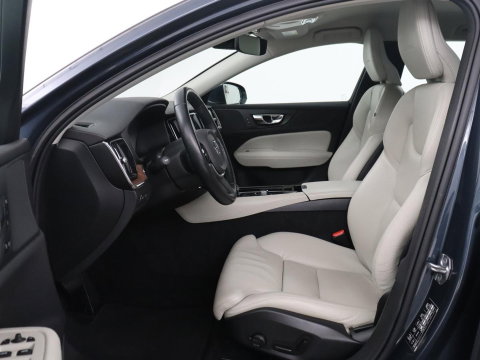 Volvo V60 2.0 T8 Twin Engine AWD R-Design | Apple Carplay | LED | Navigatie |