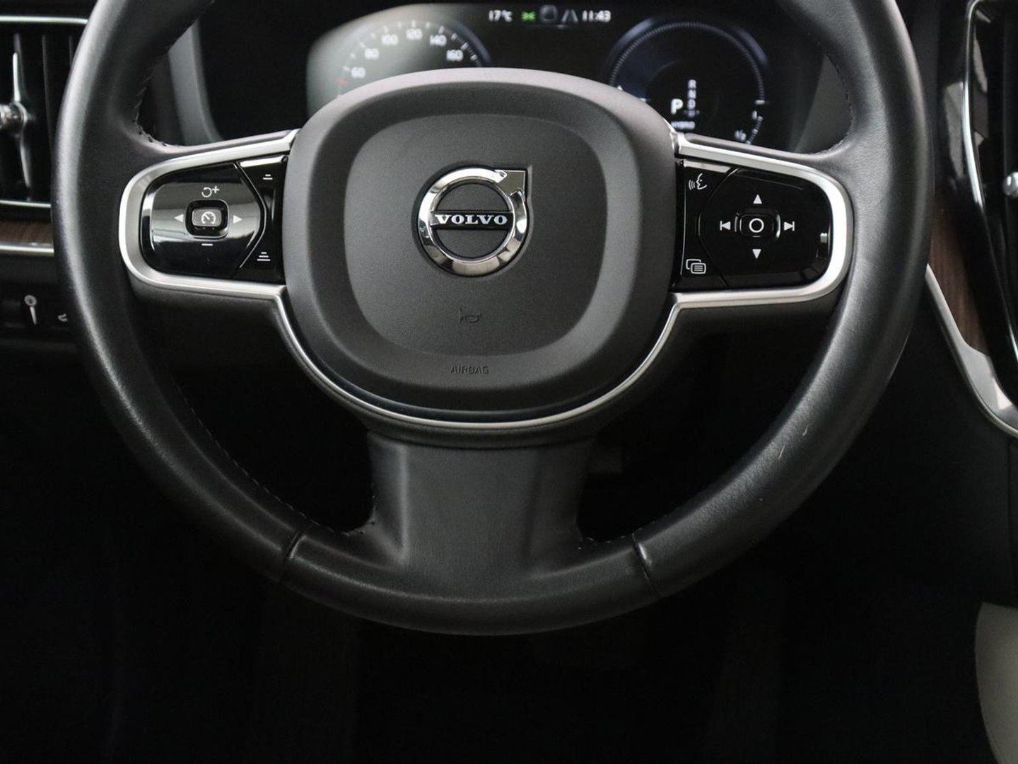 Volvo V60 2.0 T8 Twin Engine AWD R-Design | Apple Carplay | LED | Navigatie |