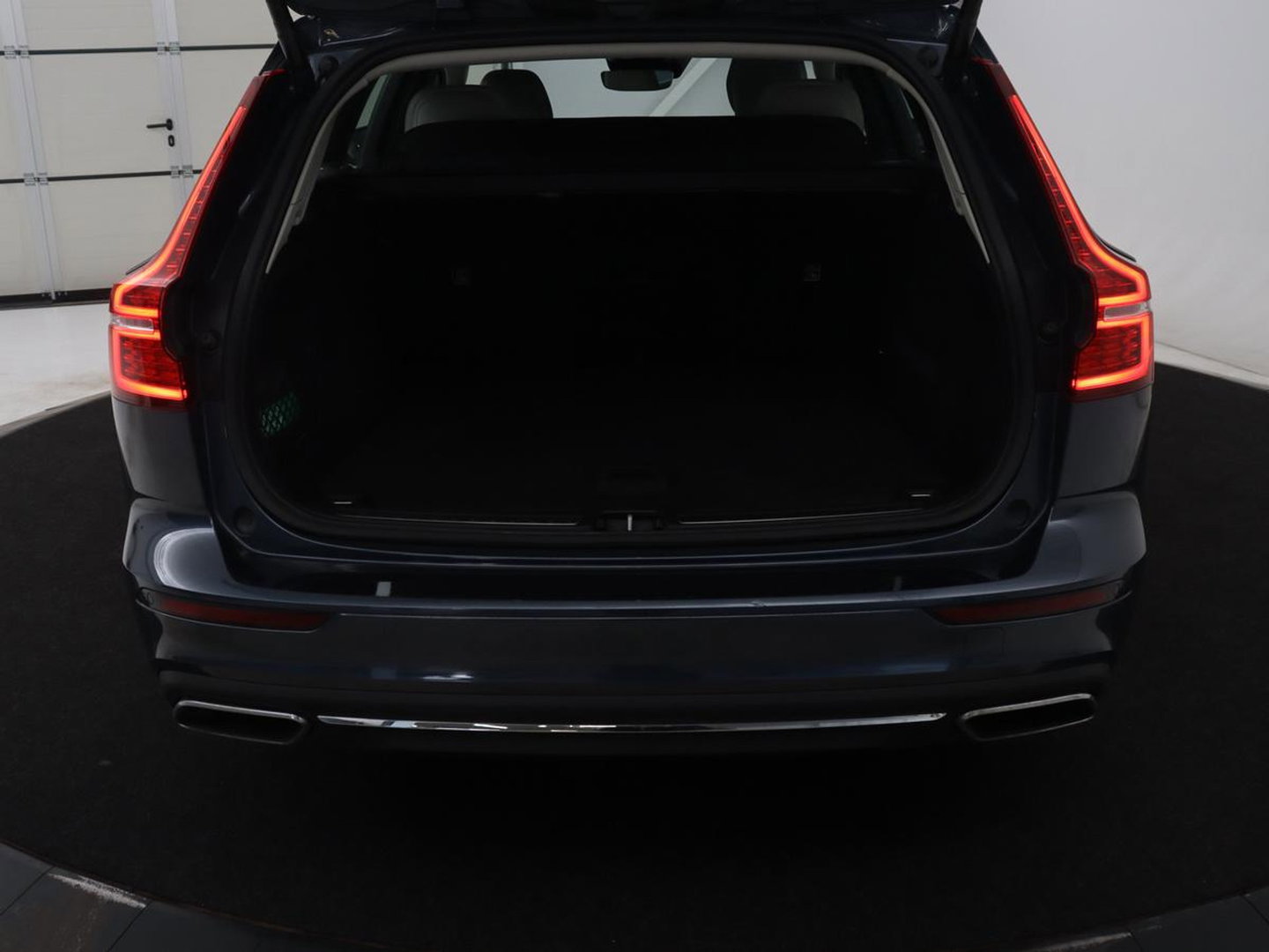 Volvo V60 2.0 T8 Twin Engine AWD R-Design | Apple Carplay | LED | Navigatie |