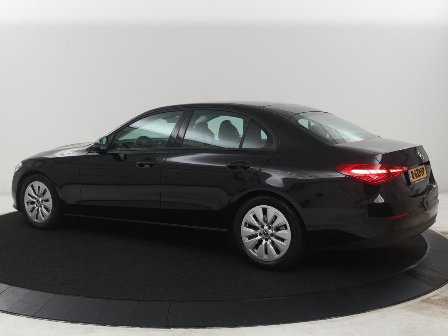 Mercedes-Benz C-Klasse 200 Launch Edition Business Line | LED | Navigatie | Stoelverwarming | Leder |