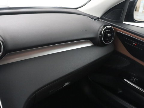 Mercedes-Benz C-Klasse 200 Launch Edition Business Line | LED | Navigatie | Stoelverwarming | Leder |