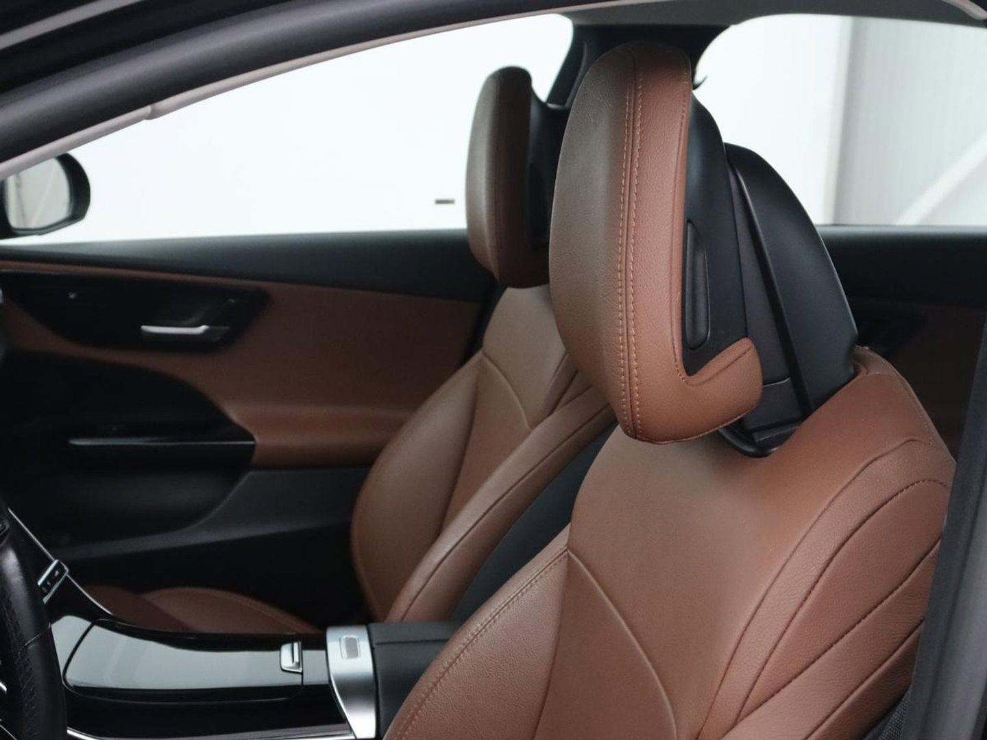 Mercedes-Benz C-Klasse 200 Launch Edition Business Line | LED | Navigatie | Stoelverwarming | Leder |