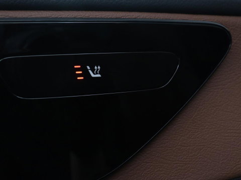 Mercedes-Benz C-Klasse 200 Launch Edition Business Line | LED | Navigatie | Stoelverwarming | Leder |
