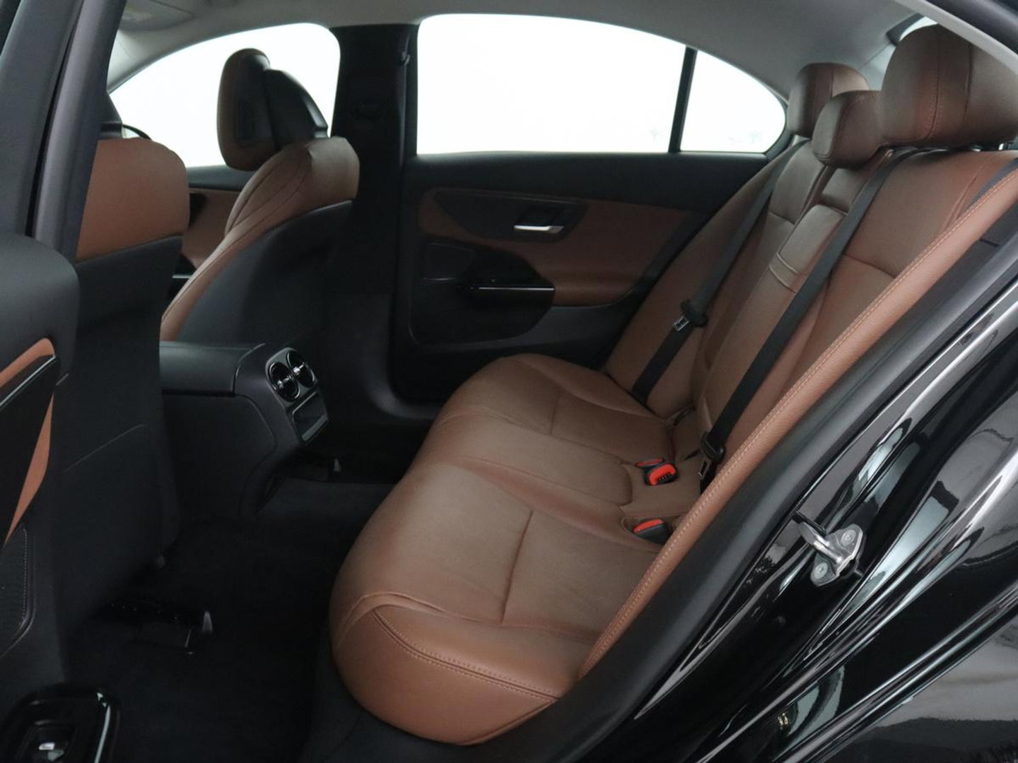 Mercedes-Benz C-Klasse 200 Launch Edition Business Line | LED | Navigatie | Stoelverwarming | Leder |