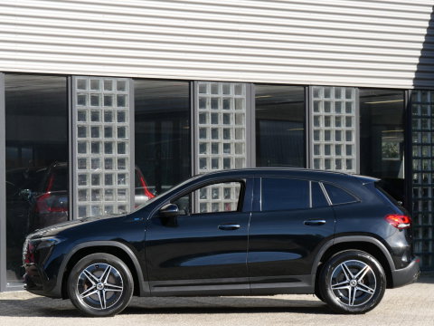 Mercedes-Benz EQA 67kWh AMG/ ELEKT. STOELEN/ 360° CAMERA/ TREKHAAK/ ADAPTIVE CRUISE/ SOH 96%