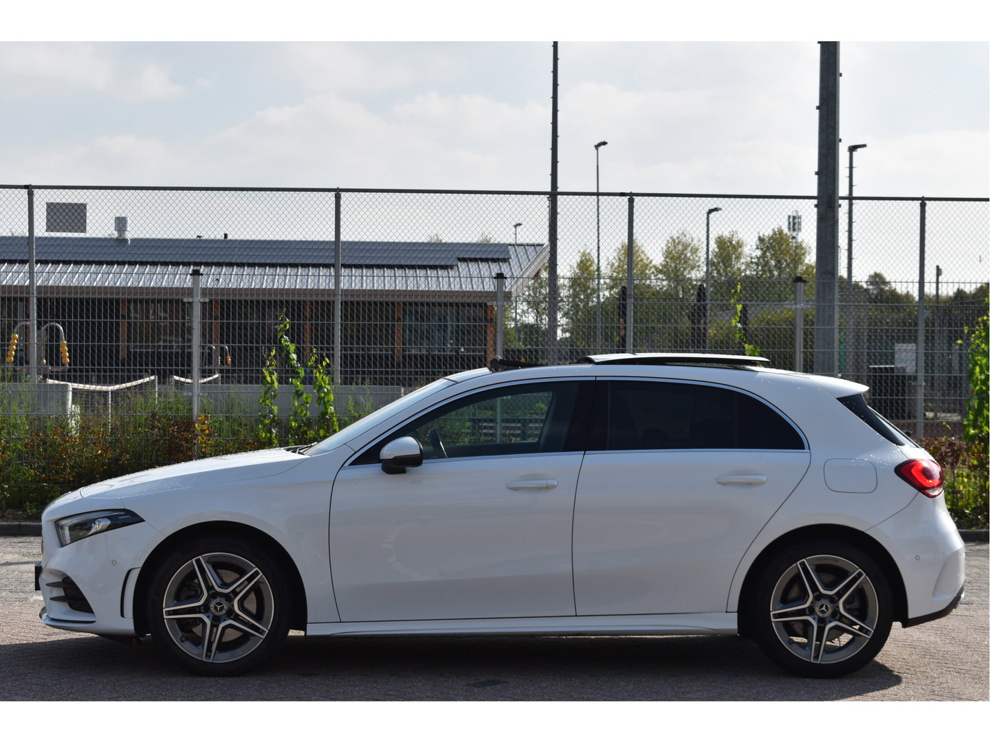 Mercedes-Benz A-Klasse 250 e Business Line AMG 218 pk | Open dak | Camera | Carplay | DAB | Widescreen | Sfeerverlichting | Full LED