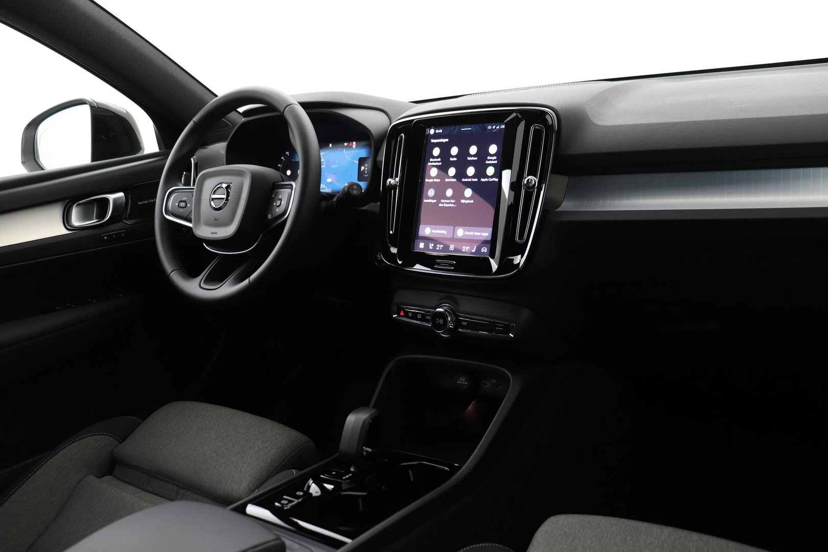 Volvo XC40 B3 Plus Black Edition | Harman/Kardon | BLIS | 360° Camera | Pilot Assist | Stoel+Stuurverwarming | Memory | ACC | 20 Inch