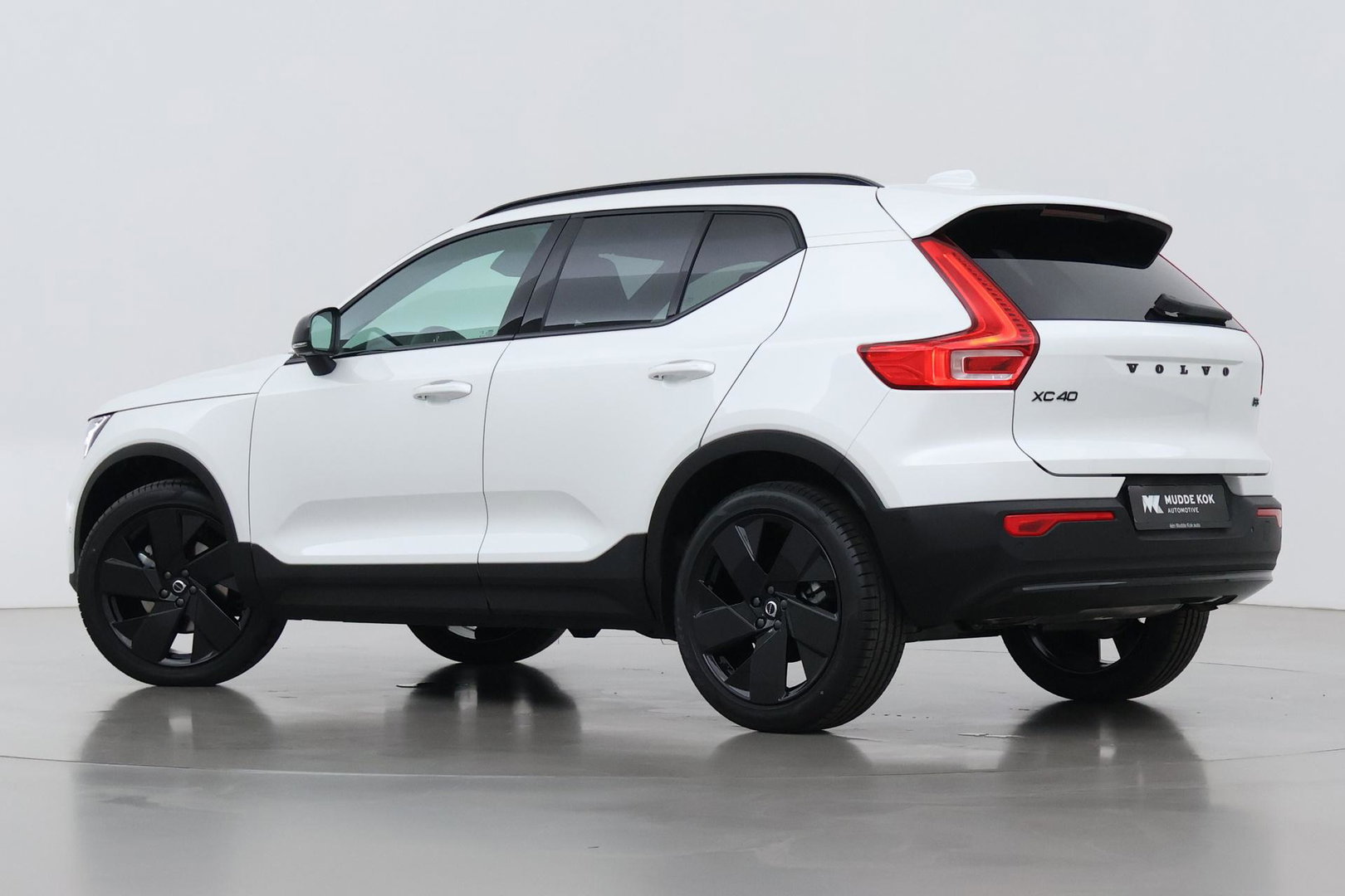 Volvo XC40 B3 Plus Black Edition | Harman/Kardon | BLIS | 360° Camera | Pilot Assist | Stoel+Stuurverwarming | Memory | ACC | 20 Inch