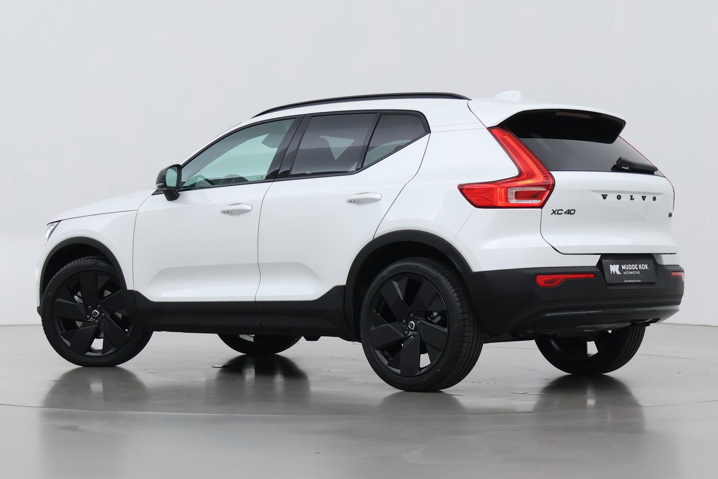 Volvo XC40 B3 Plus Black Edition | Harman/Kardon | BLIS | 360° Camera | Pilot Assist | Stoel+Stuurverwarming | Memory | ACC | 20 Inch
