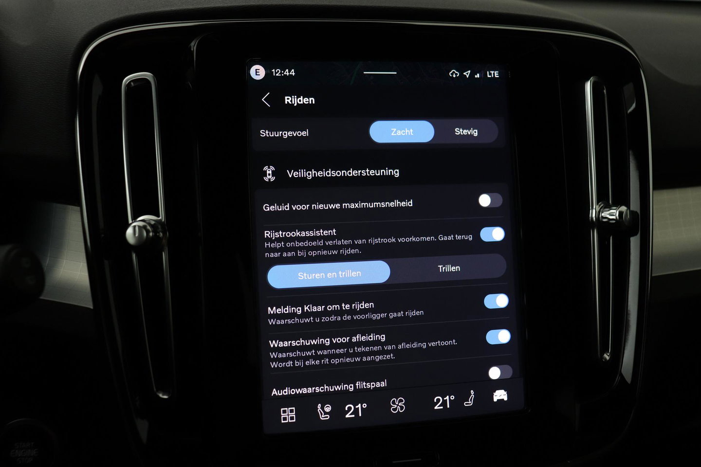 Volvo XC40 B3 Plus Black Edition | Harman/Kardon | BLIS | 360° Camera | Pilot Assist | Stoel+Stuurverwarming | Memory | ACC | 20 Inch