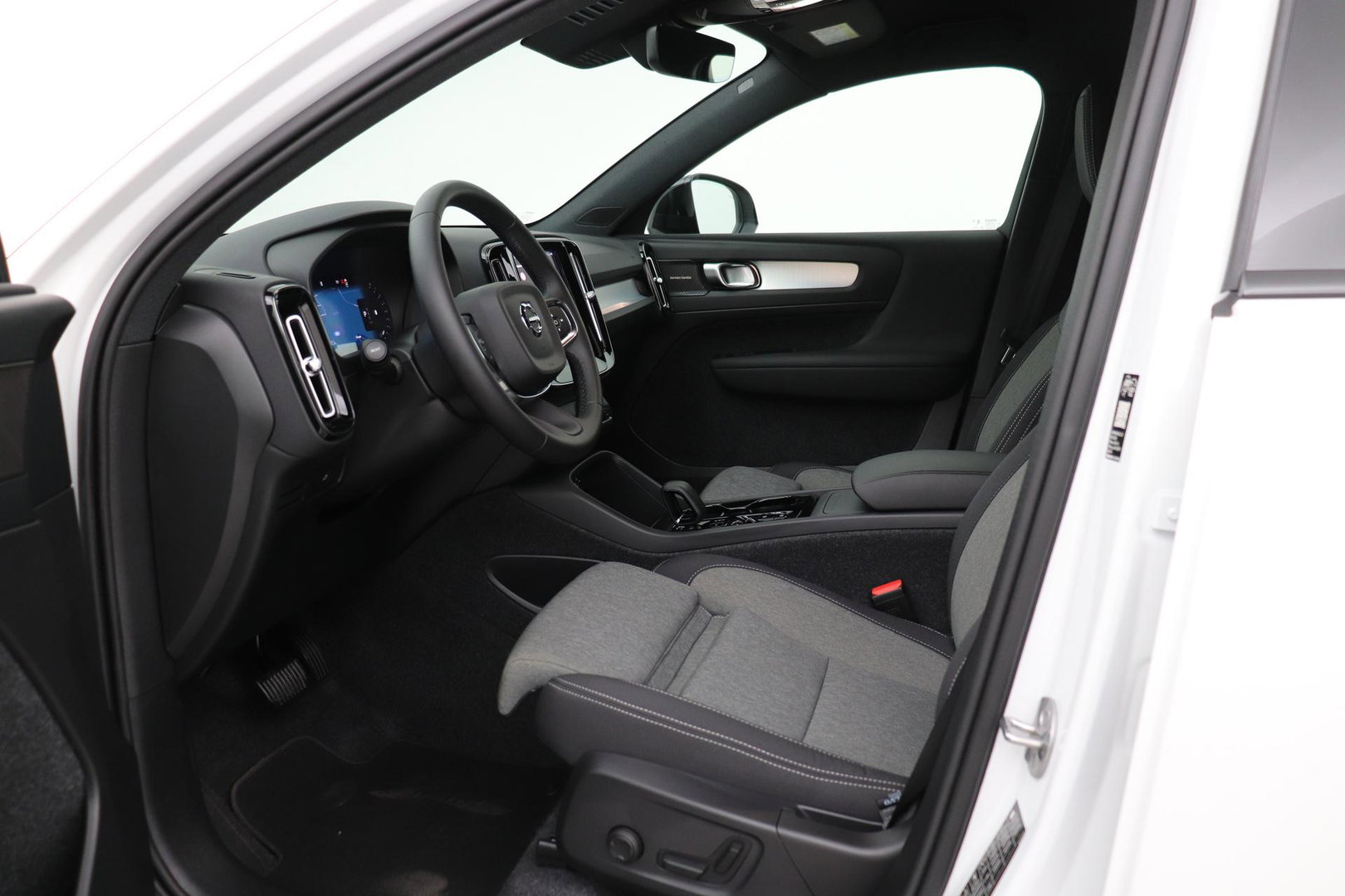 Volvo XC40 B3 Plus Black Edition | Harman/Kardon | BLIS | 360° Camera | Pilot Assist | Stoel+Stuurverwarming | Memory | ACC | 20 Inch