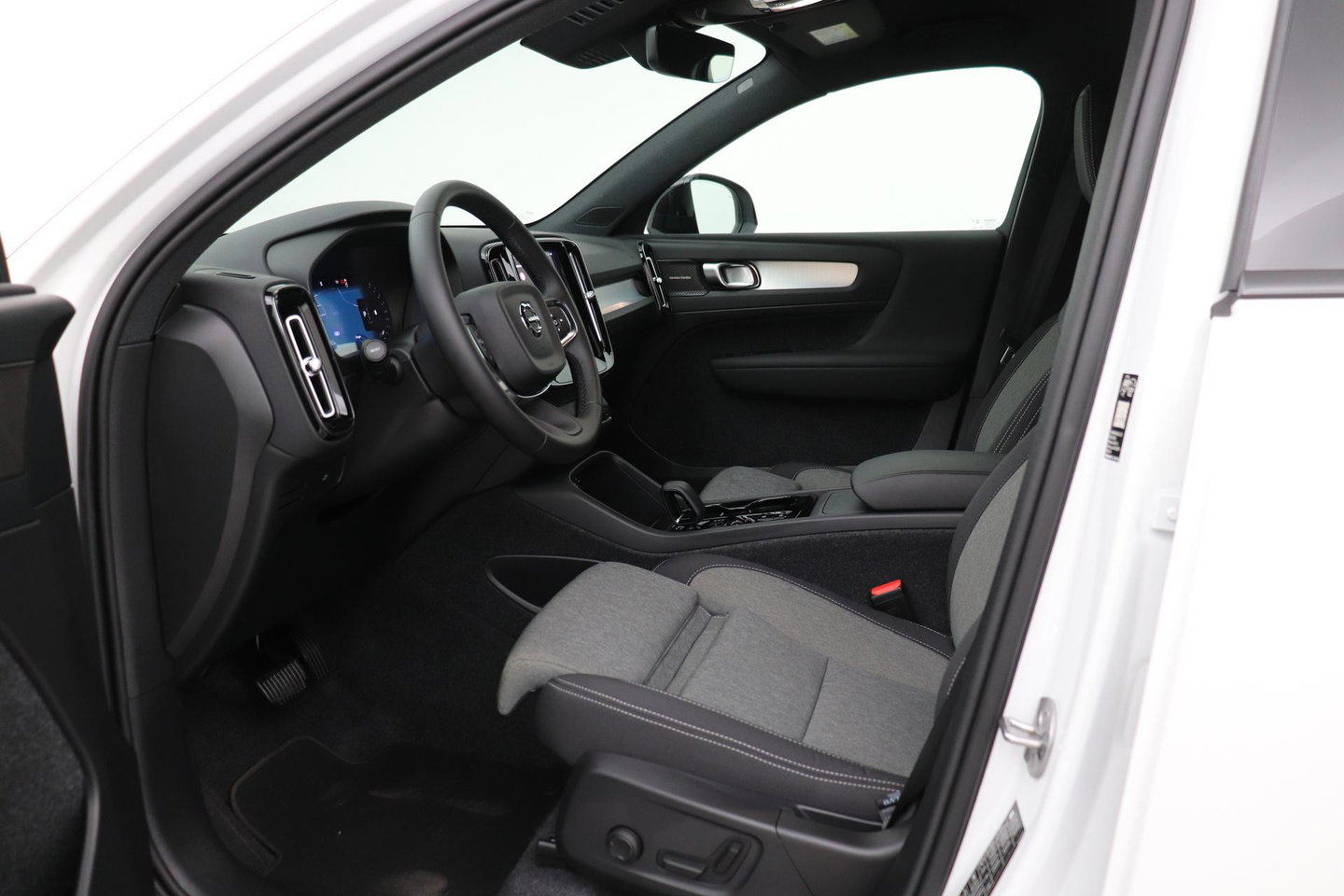 Volvo XC40 B3 Plus Black Edition | Harman/Kardon | BLIS | 360° Camera | Pilot Assist | Stoel+Stuurverwarming | Memory | ACC | 20 Inch