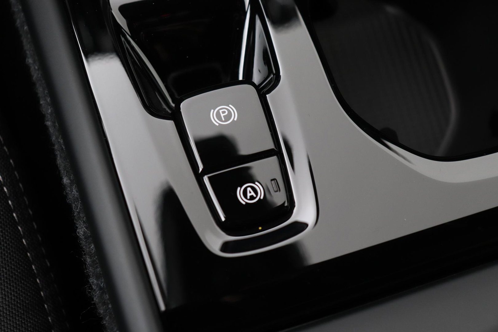 Volvo XC40 B3 Plus Black Edition | Harman/Kardon | BLIS | 360° Camera | Pilot Assist | Stoel+Stuurverwarming | Memory | ACC | 20 Inch