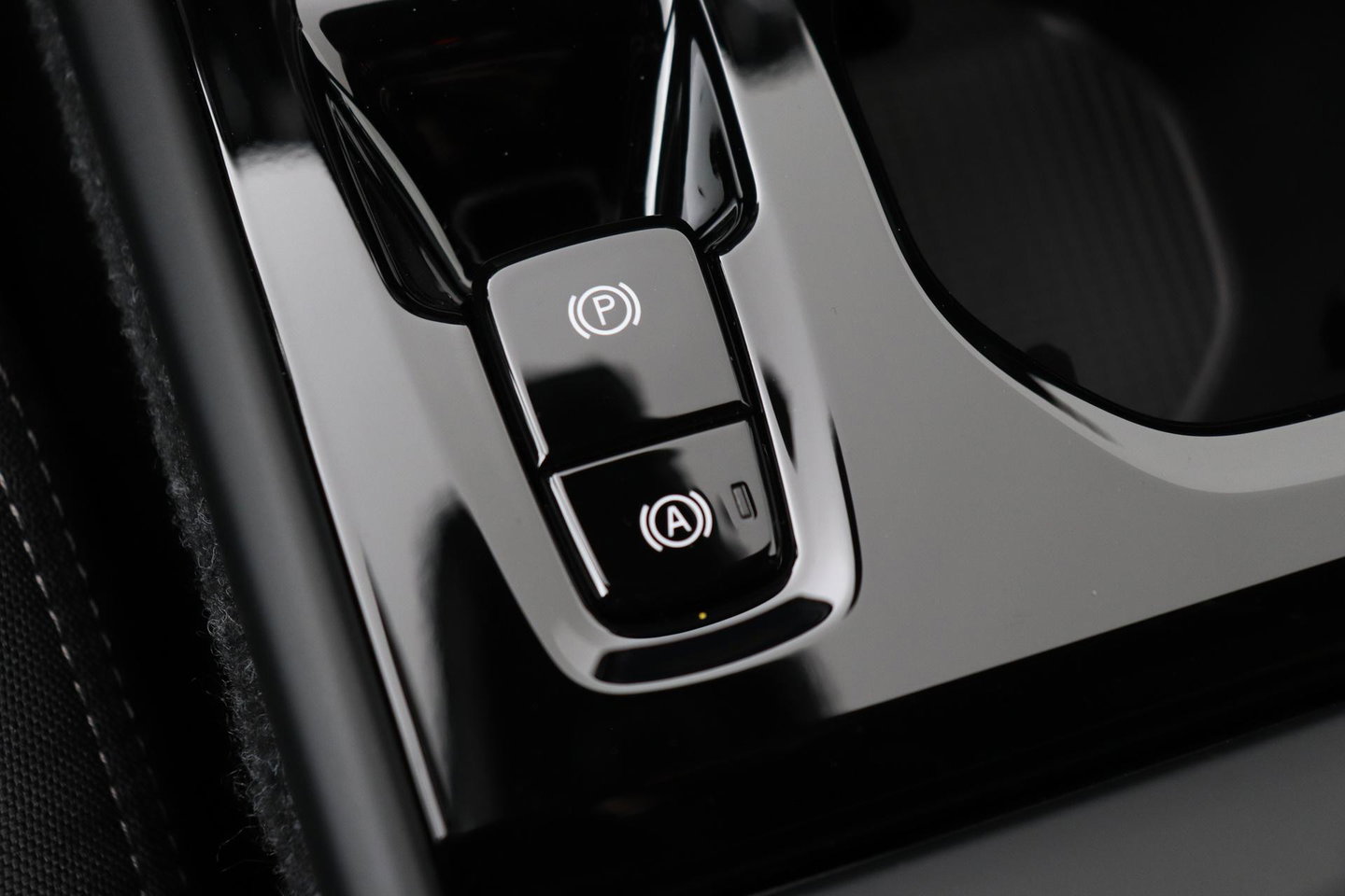 Volvo XC40 B3 Plus Black Edition | Harman/Kardon | BLIS | 360° Camera | Pilot Assist | Stoel+Stuurverwarming | Memory | ACC | 20 Inch