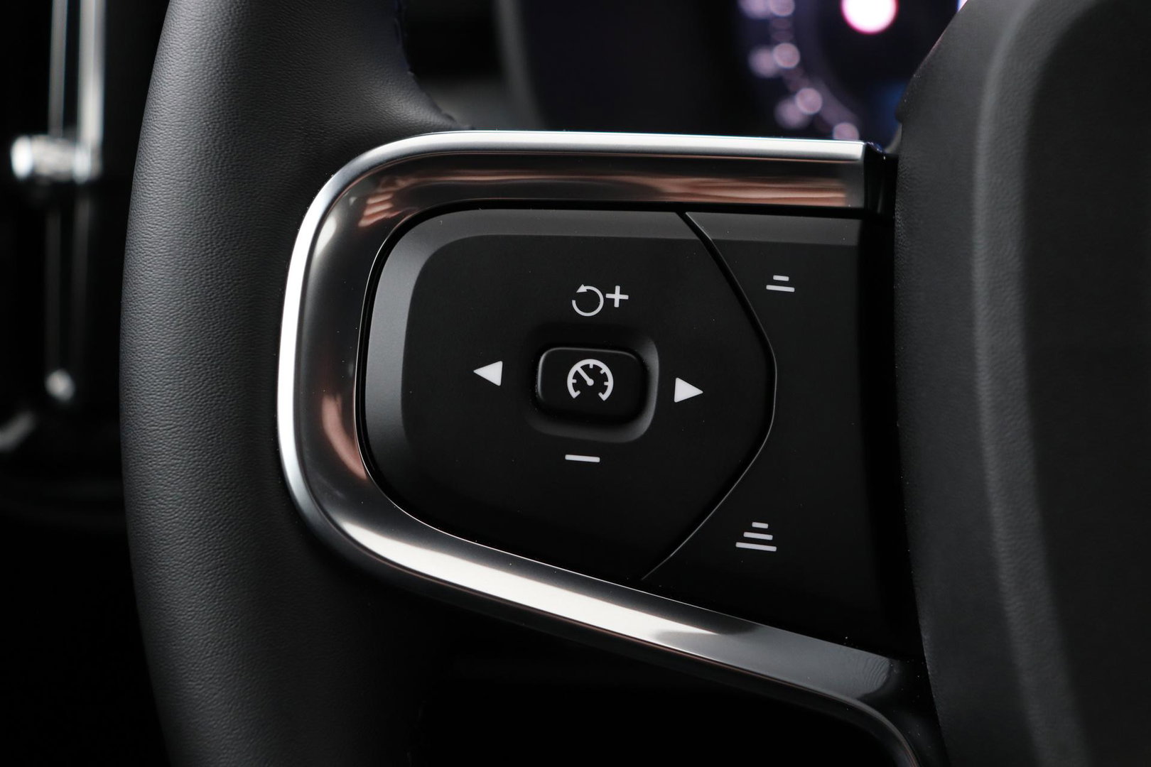 Volvo XC40 B3 Plus Black Edition | Harman/Kardon | BLIS | 360° Camera | Pilot Assist | Stoel+Stuurverwarming | Memory | ACC | 20 Inch