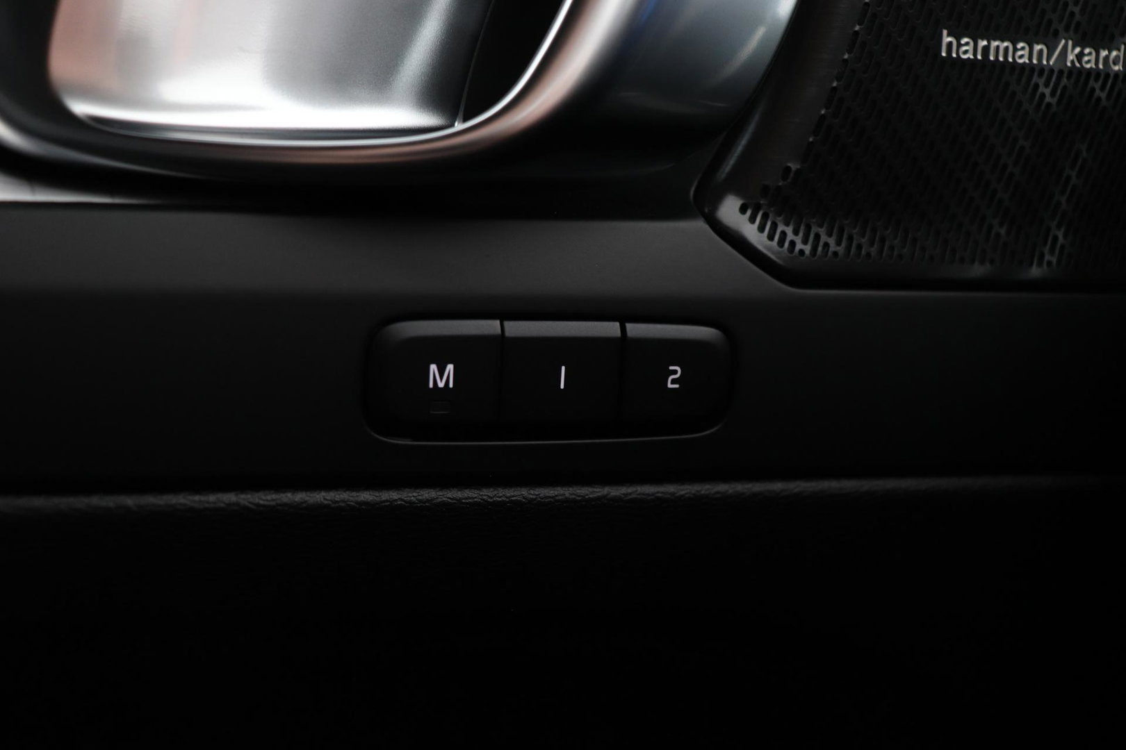 Volvo XC40 B3 Plus Black Edition | Harman/Kardon | BLIS | 360° Camera | Pilot Assist | Stoel+Stuurverwarming | Memory | ACC | 20 Inch
