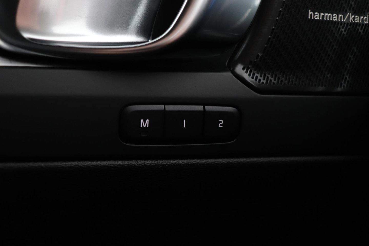 Volvo XC40 B3 Plus Black Edition | Harman/Kardon | BLIS | 360° Camera | Pilot Assist | Stoel+Stuurverwarming | Memory | ACC | 20 Inch