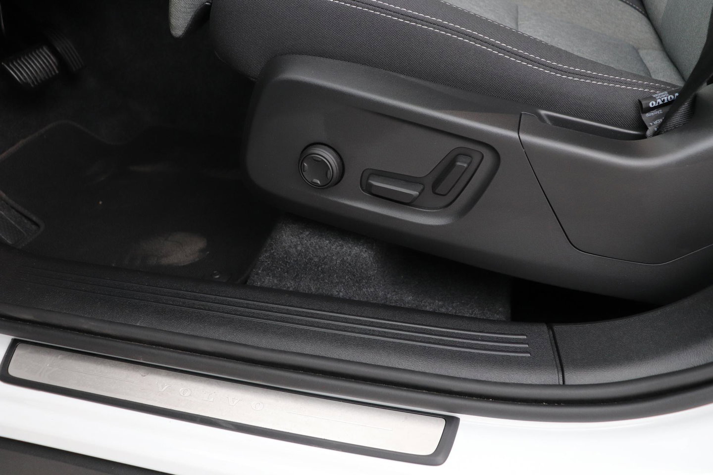 Volvo XC40 B3 Plus Black Edition | Harman/Kardon | BLIS | 360° Camera | Pilot Assist | Stoel+Stuurverwarming | Memory | ACC | 20 Inch