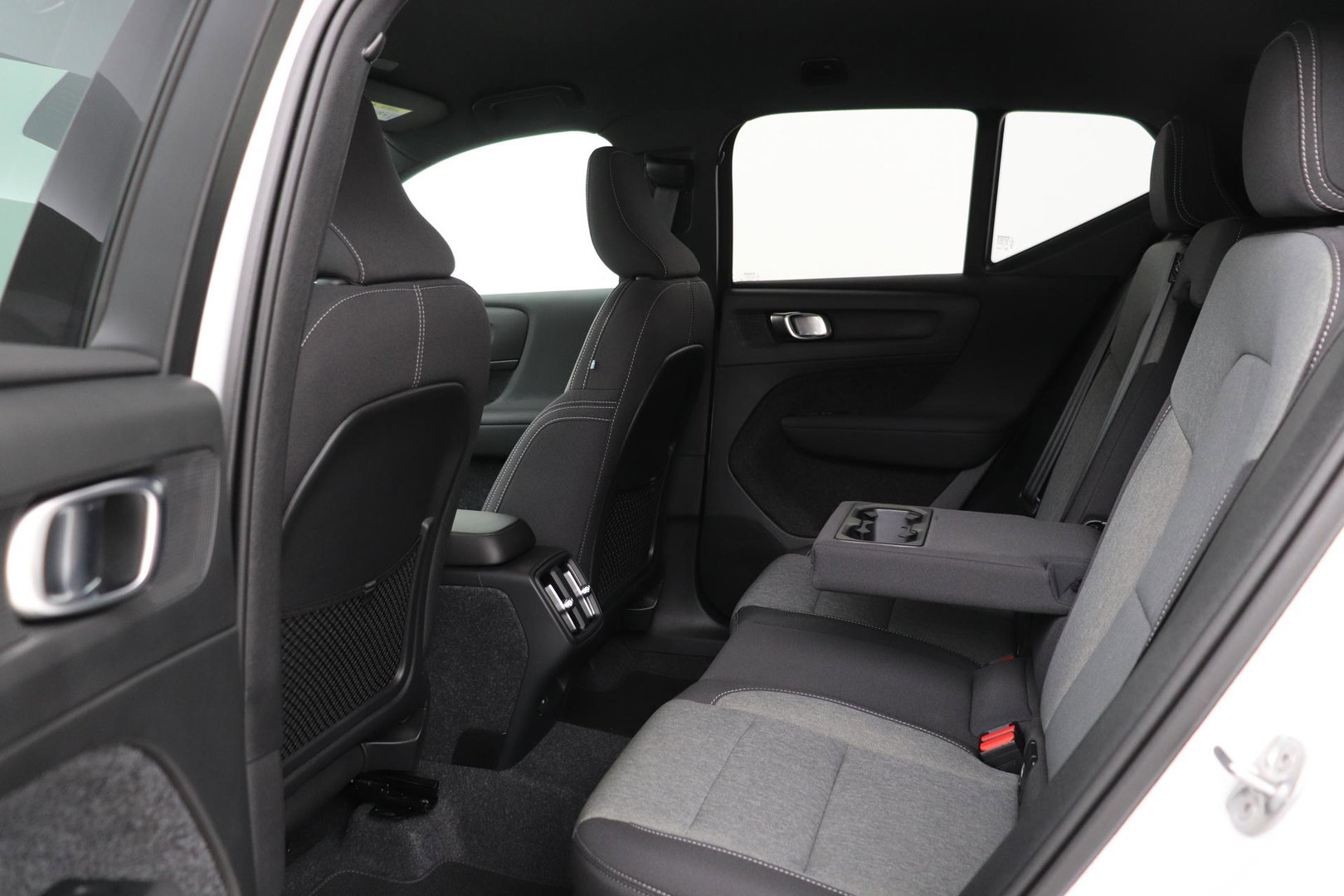 Volvo XC40 B3 Plus Black Edition | Harman/Kardon | BLIS | 360° Camera | Pilot Assist | Stoel+Stuurverwarming | Memory | ACC | 20 Inch