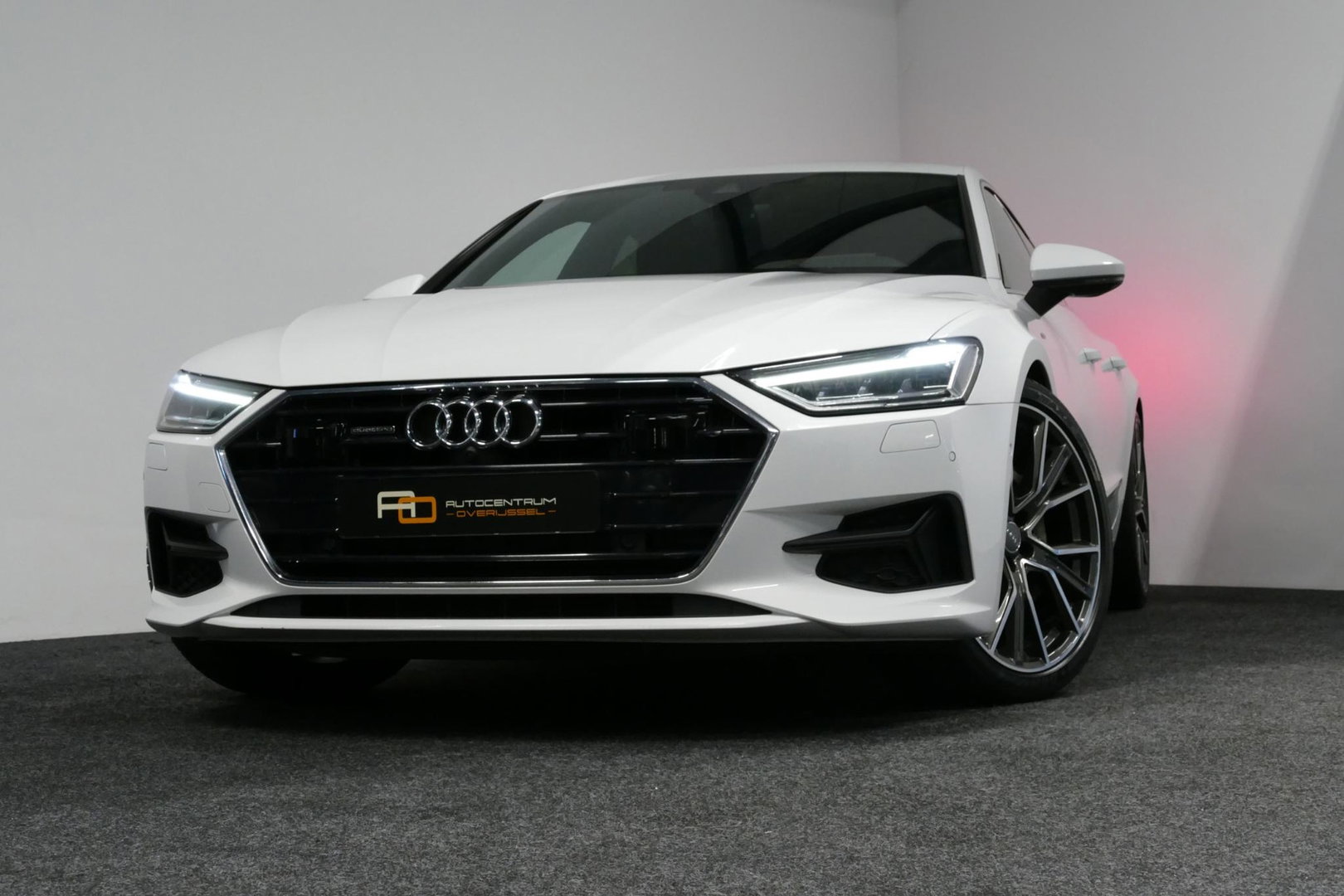 Audi A7 Sportback 50 TFSI e quattro Pro Line S / S Line / Rondomzichtcamera / Stoelverwarming / Apple Carplay - Android Auto / LED koplampen / 4-zone climatronic / Achteruitrijcamera / Grootlichtassistent / 20'' LMV / Adaptive Cruise Control / Sportonderstel