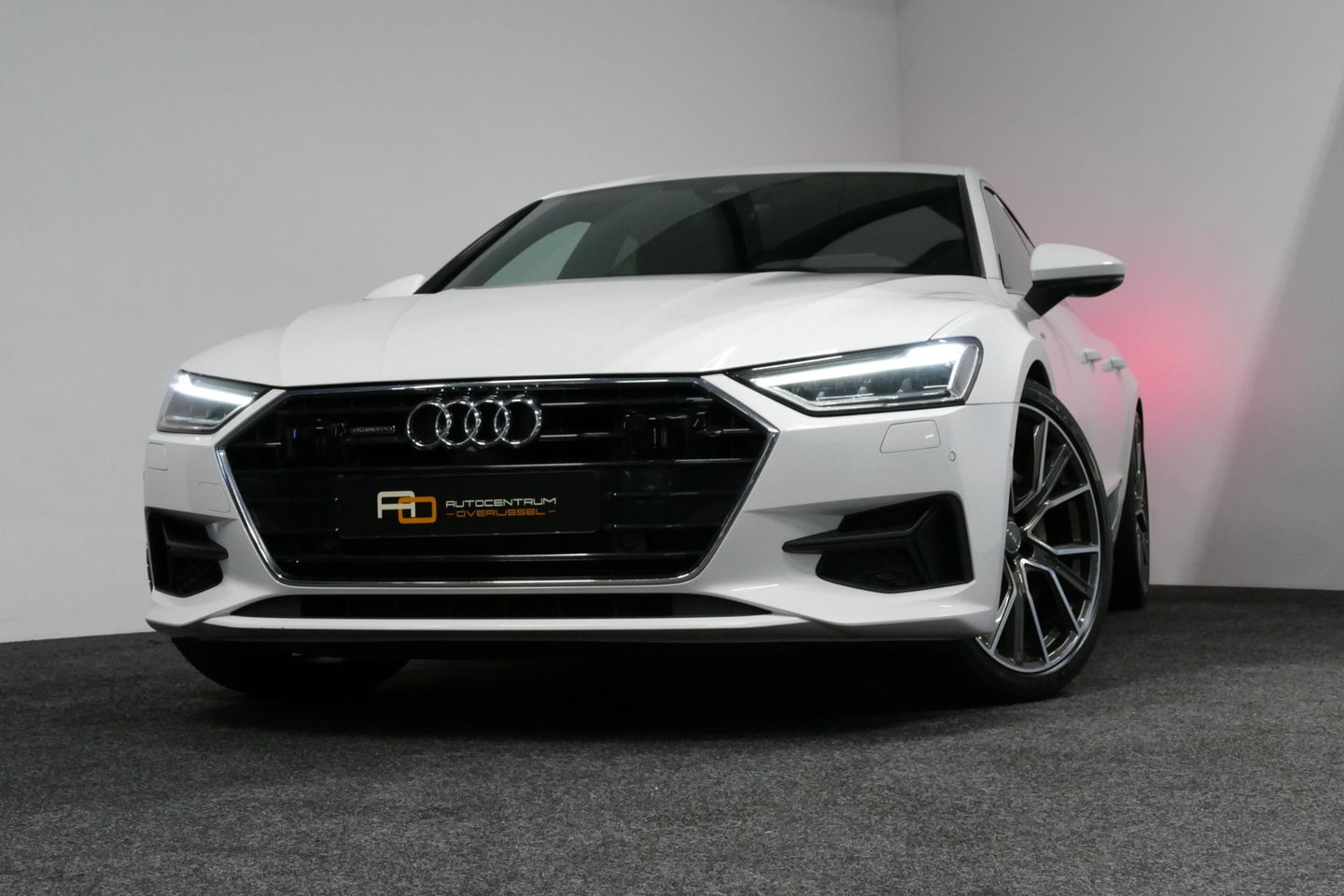 Audi A7 Sportback 50 TFSI e quattro Pro Line S / S Line / Rondomzichtcamera / Stoelverwarming / Apple Carplay - Android Auto / LED koplampen / 4-zone climatronic / Achteruitrijcamera / Grootlichtassistent / 20'' LMV / Adaptive Cruise Control / Sportonderstel