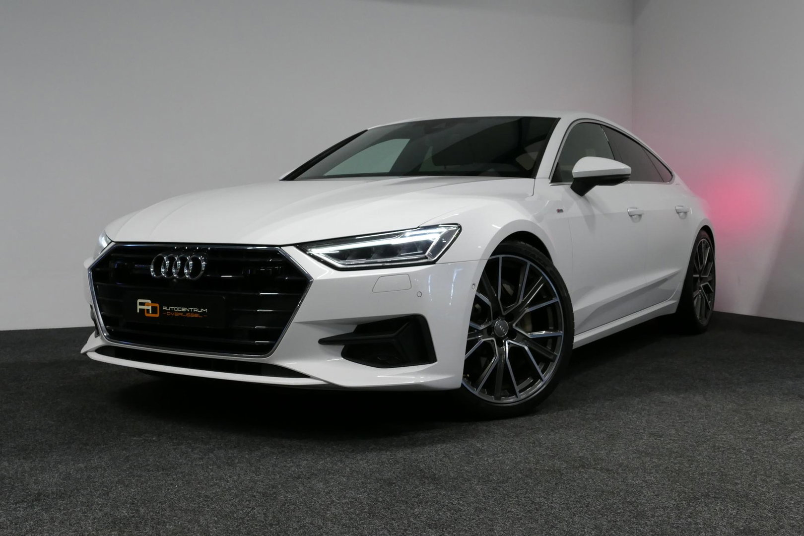 Audi A7 Sportback 50 TFSI e quattro Pro Line S / S Line / Rondomzichtcamera / Stoelverwarming / Apple Carplay - Android Auto / LED koplampen / 4-zone climatronic / Achteruitrijcamera / Grootlichtassistent / 20'' LMV / Adaptive Cruise Control / Sportonderstel