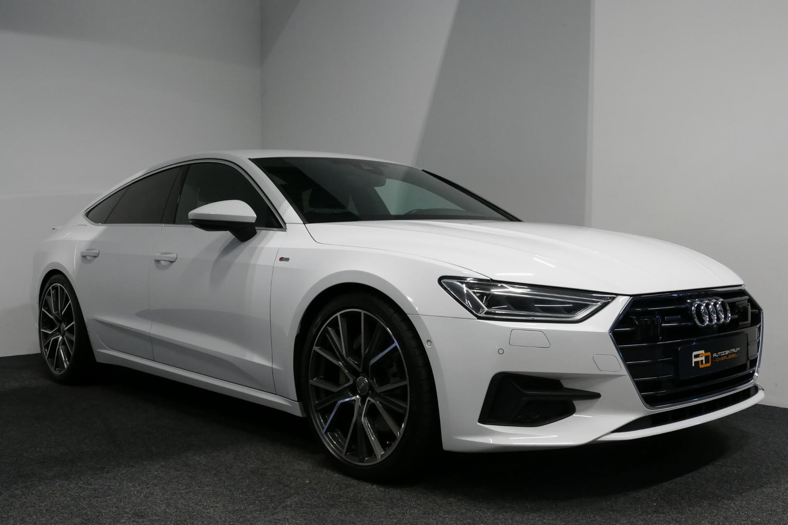 Audi A7 Sportback 50 TFSI e quattro Pro Line S / S Line / Rondomzichtcamera / Stoelverwarming / Apple Carplay - Android Auto / LED koplampen / 4-zone climatronic / Achteruitrijcamera / Grootlichtassistent / 20'' LMV / Adaptive Cruise Control / Sportonderstel