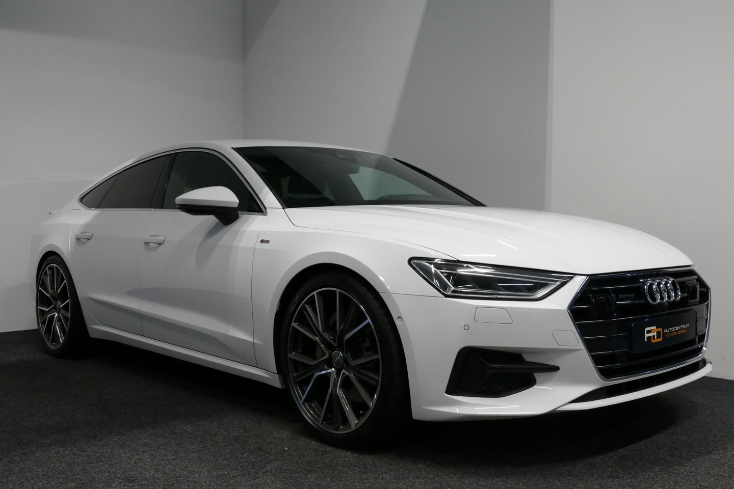 Audi A7 Sportback 50 TFSI e quattro Pro Line S / S Line / Rondomzichtcamera / Stoelverwarming / Apple Carplay - Android Auto / LED koplampen / 4-zone climatronic / Achteruitrijcamera / Grootlichtassistent / 20'' LMV / Adaptive Cruise Control / Sportonderstel
