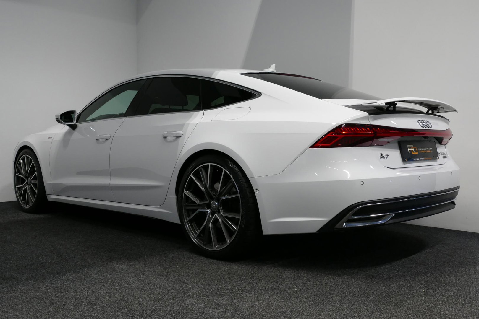 Audi A7 Sportback 50 TFSI e quattro Pro Line S / S Line / Rondomzichtcamera / Stoelverwarming / Apple Carplay - Android Auto / LED koplampen / 4-zone climatronic / Achteruitrijcamera / Grootlichtassistent / 20'' LMV / Adaptive Cruise Control / Sportonderstel