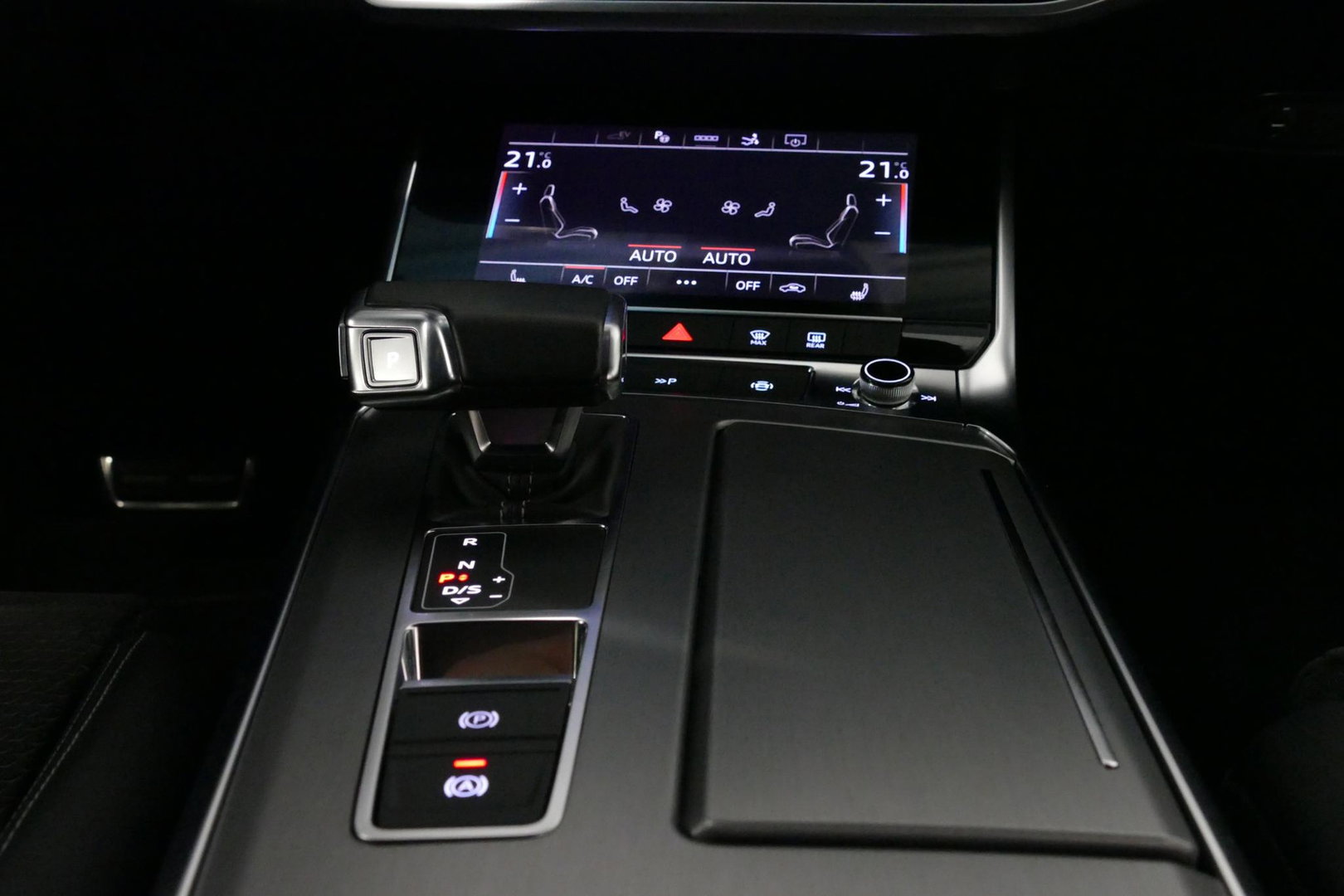 Audi A7 Sportback 50 TFSI e quattro Pro Line S / S Line / Rondomzichtcamera / Stoelverwarming / Apple Carplay - Android Auto / LED koplampen / 4-zone climatronic / Achteruitrijcamera / Grootlichtassistent / 20'' LMV / Adaptive Cruise Control / Sportonderstel