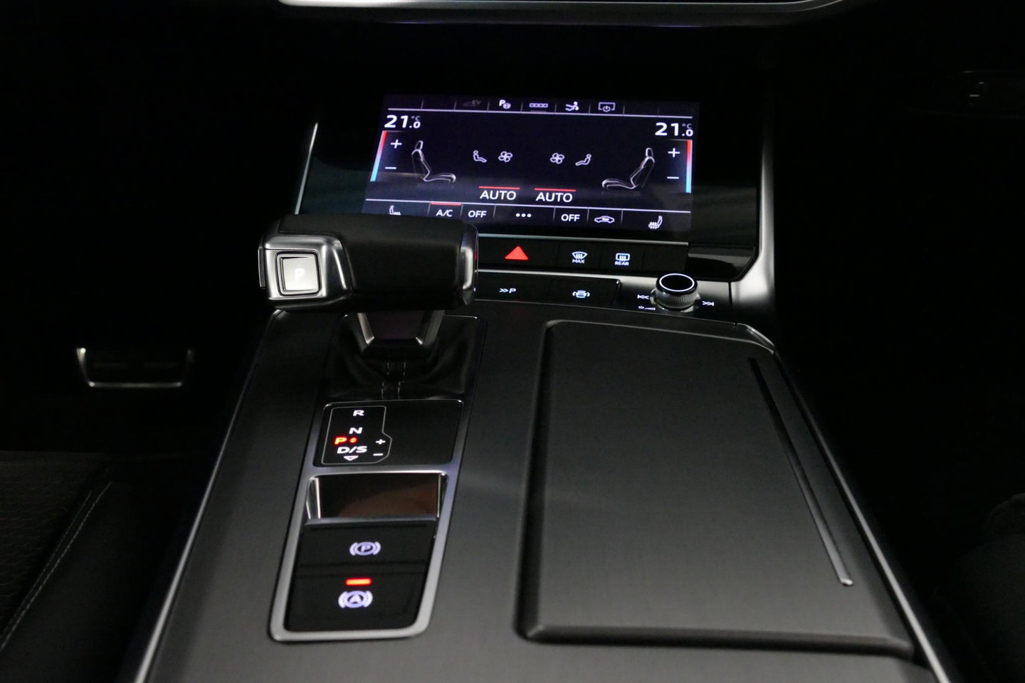 Audi A7 Sportback 50 TFSI e quattro Pro Line S / S Line / Rondomzichtcamera / Stoelverwarming / Apple Carplay - Android Auto / LED koplampen / 4-zone climatronic / Achteruitrijcamera / Grootlichtassistent / 20'' LMV / Adaptive Cruise Control / Sportonderstel