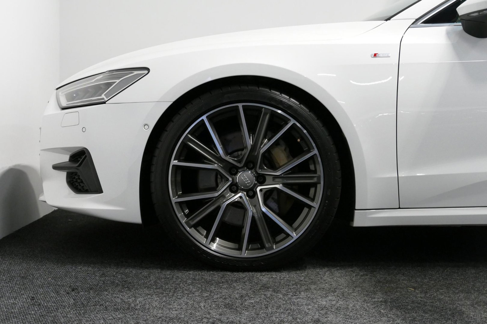 Audi A7 Sportback 50 TFSI e quattro Pro Line S / S Line / Rondomzichtcamera / Stoelverwarming / Apple Carplay - Android Auto / LED koplampen / 4-zone climatronic / Achteruitrijcamera / Grootlichtassistent / 20'' LMV / Adaptive Cruise Control / Sportonderstel