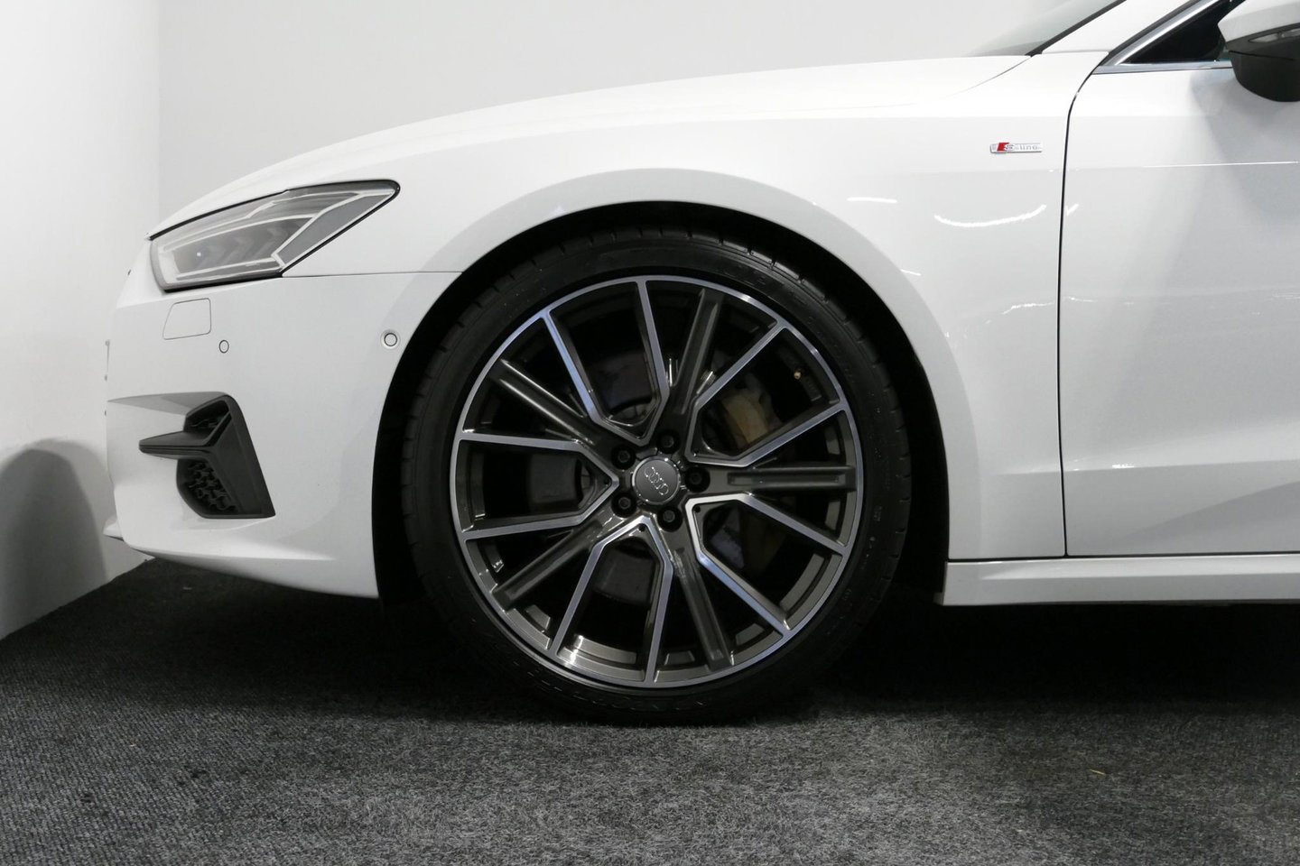Audi A7 Sportback 50 TFSI e quattro Pro Line S / S Line / Rondomzichtcamera / Stoelverwarming / Apple Carplay - Android Auto / LED koplampen / 4-zone climatronic / Achteruitrijcamera / Grootlichtassistent / 20'' LMV / Adaptive Cruise Control / Sportonderstel