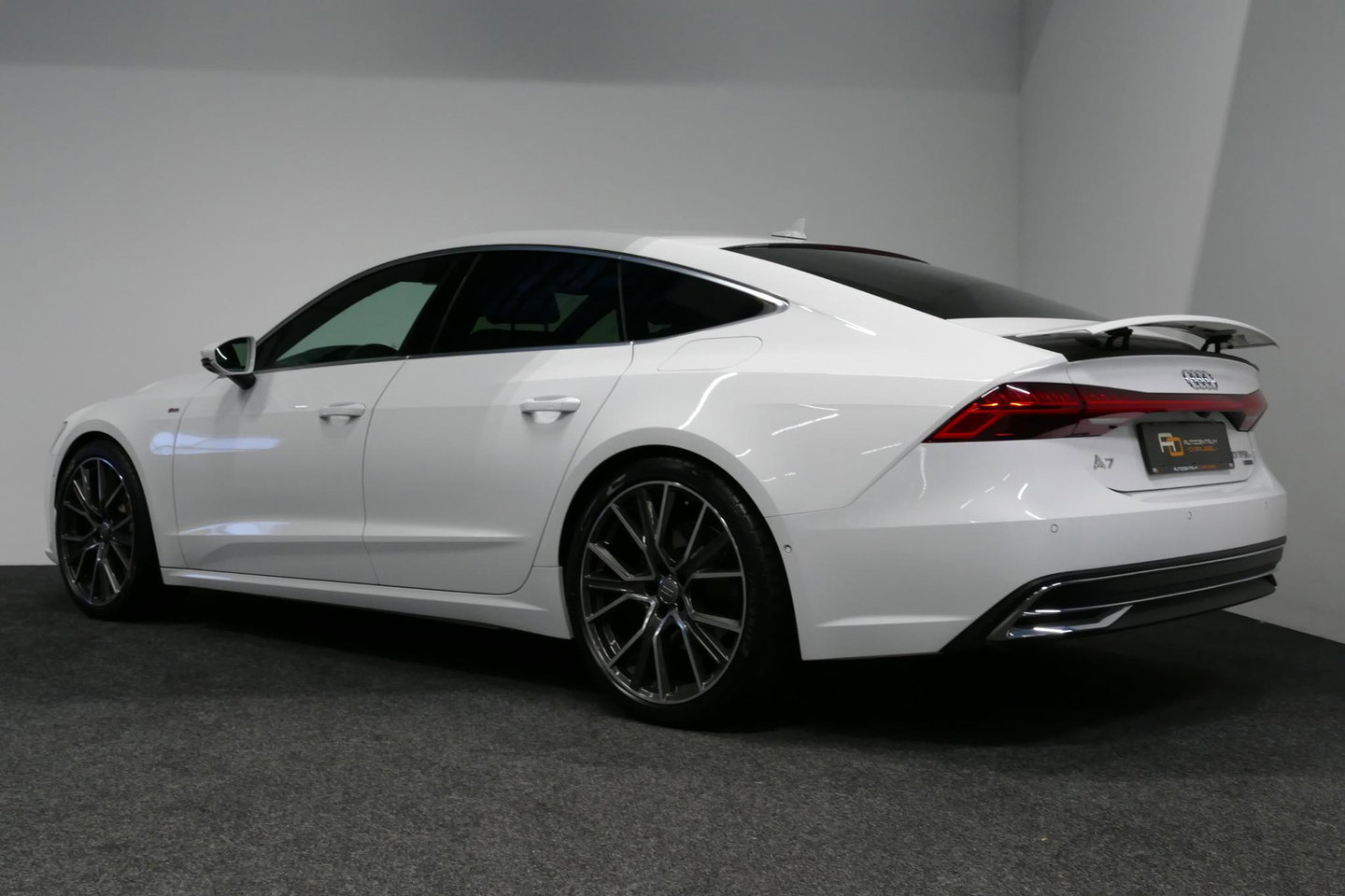 Audi A7 Sportback 50 TFSI e quattro Pro Line S / S Line / Rondomzichtcamera / Stoelverwarming / Apple Carplay - Android Auto / LED koplampen / 4-zone climatronic / Achteruitrijcamera / Grootlichtassistent / 20'' LMV / Adaptive Cruise Control / Sportonderstel
