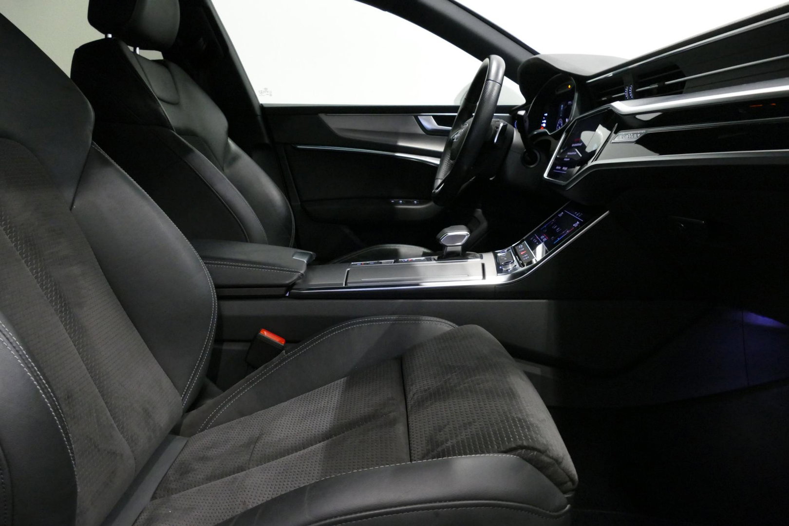 Audi A7 Sportback 50 TFSI e quattro Pro Line S / S Line / Rondomzichtcamera / Stoelverwarming / Apple Carplay - Android Auto / LED koplampen / 4-zone climatronic / Achteruitrijcamera / Grootlichtassistent / 20'' LMV / Adaptive Cruise Control / Sportonderstel