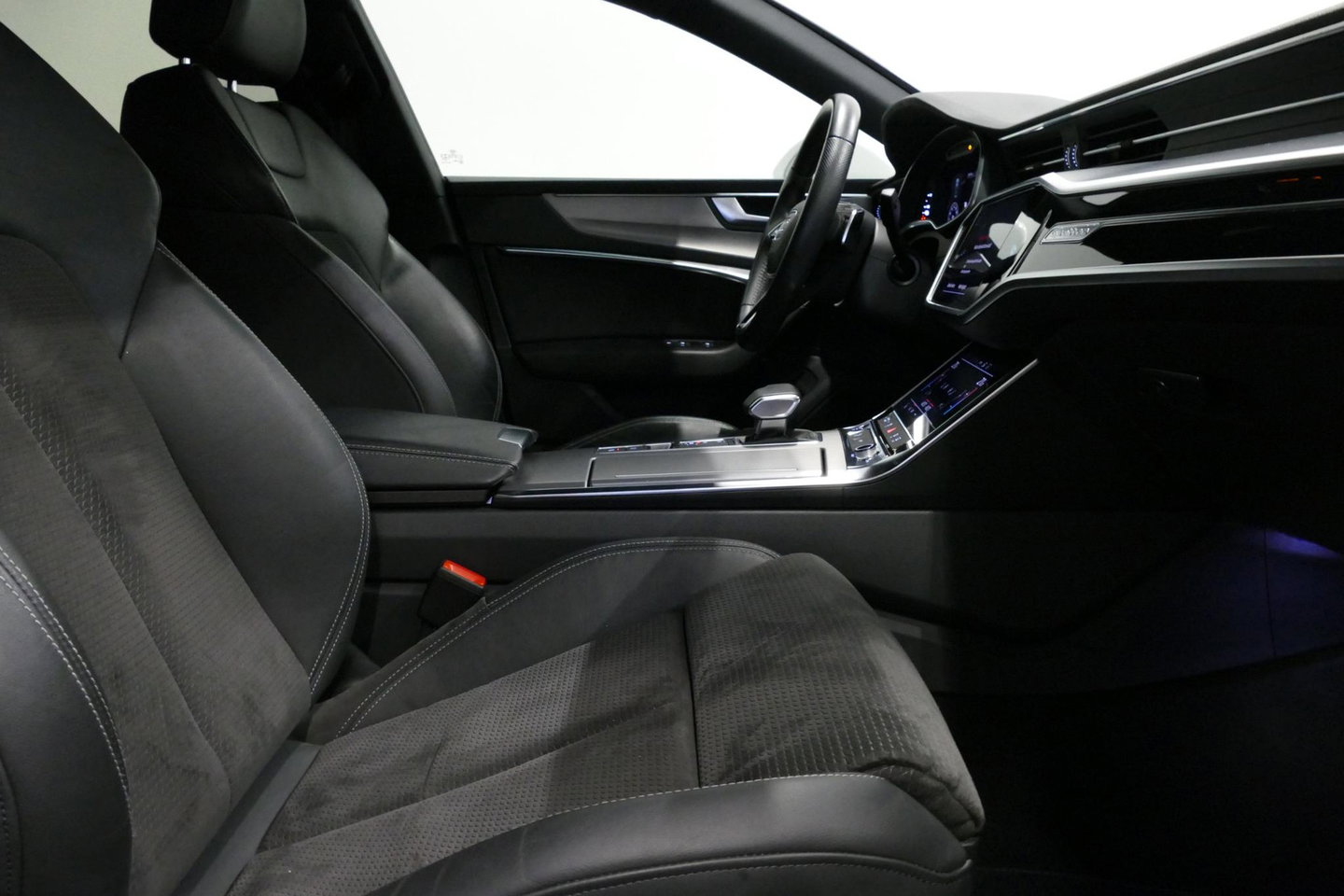Audi A7 Sportback 50 TFSI e quattro Pro Line S / S Line / Rondomzichtcamera / Stoelverwarming / Apple Carplay - Android Auto / LED koplampen / 4-zone climatronic / Achteruitrijcamera / Grootlichtassistent / 20'' LMV / Adaptive Cruise Control / Sportonderstel